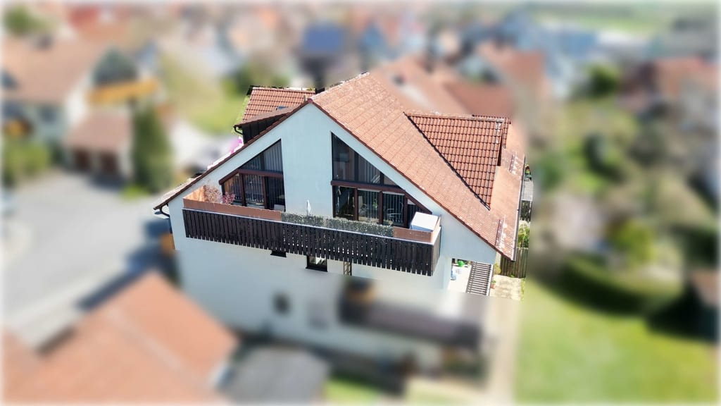 Stylische DG-Wohnung mit Sonnenbalkon – nur 17 Min. nach Nürnberg Zentrum