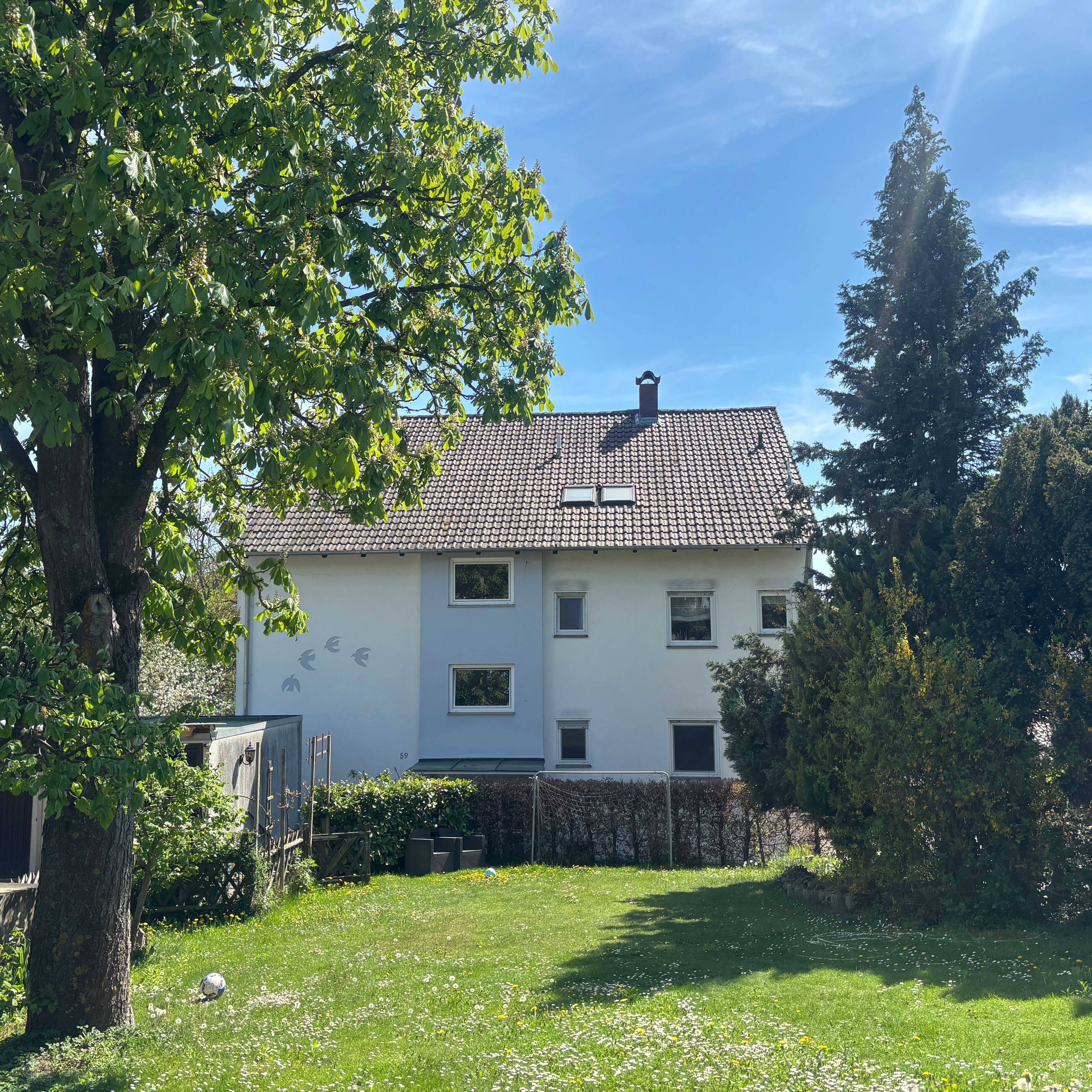 Großzügige 4-Zimmer-DG-Wohnung mit sonnigem Gartenanteil